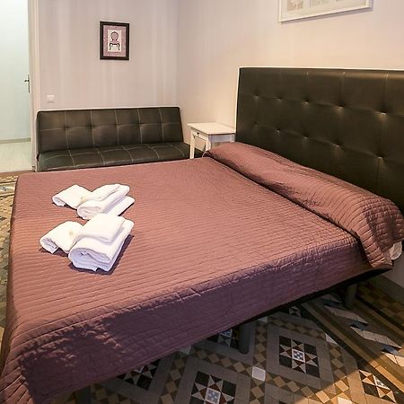 Hostal Balmes Centro Barcelona Exterior photo