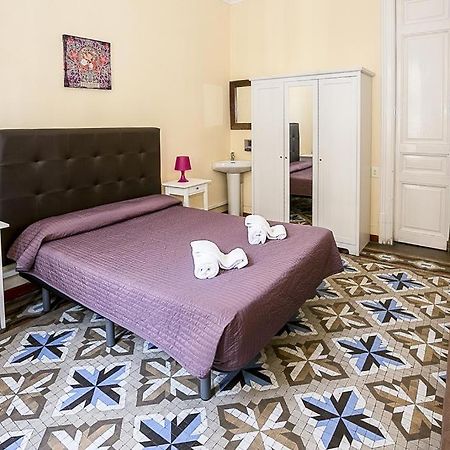 Hostal Balmes Centro Barcelona Exterior photo