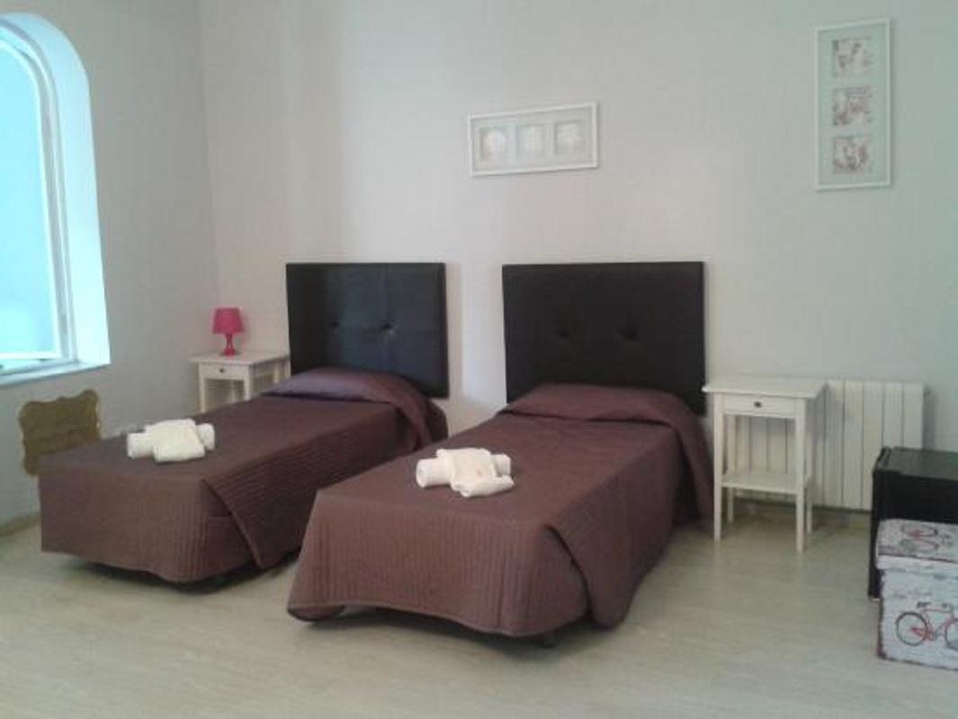 Hostal Balmes Centro Barcelona Exterior photo
