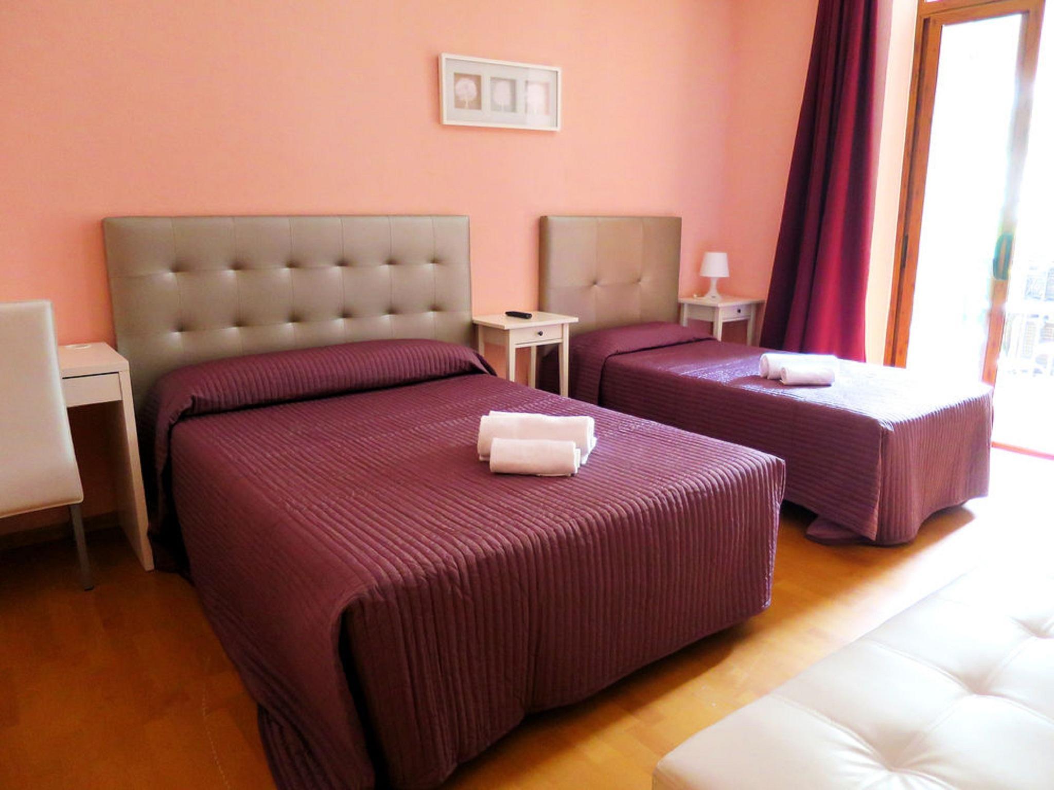 Hostal Balmes Centro Barcelona Exterior photo