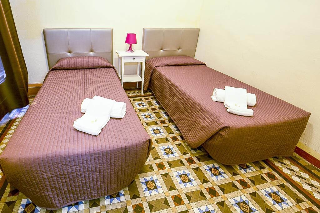 Hostal Balmes Centro Barcelona Exterior photo