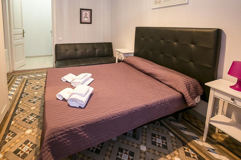 Hostal Balmes Centro Barcelona Exterior photo