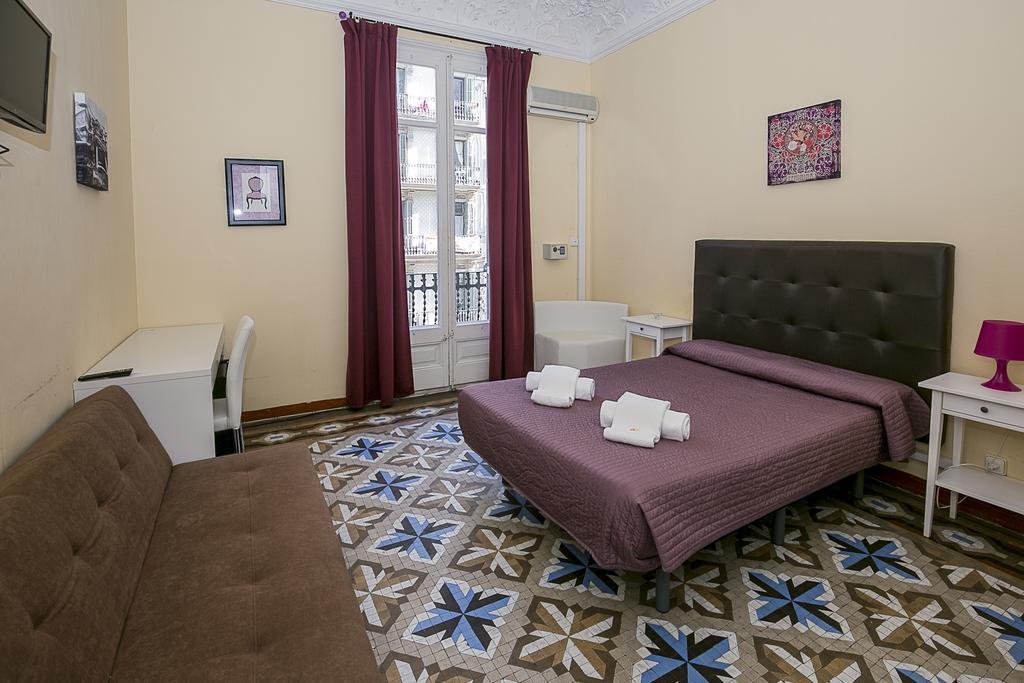 Hostal Balmes Centro Barcelona Exterior photo
