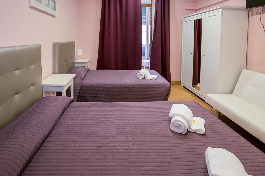 Hostal Balmes Centro Barcelona Exterior photo