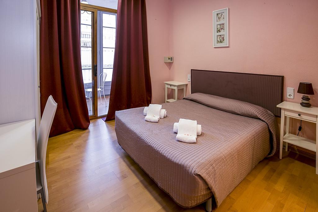Hostal Balmes Centro Barcelona Exterior photo