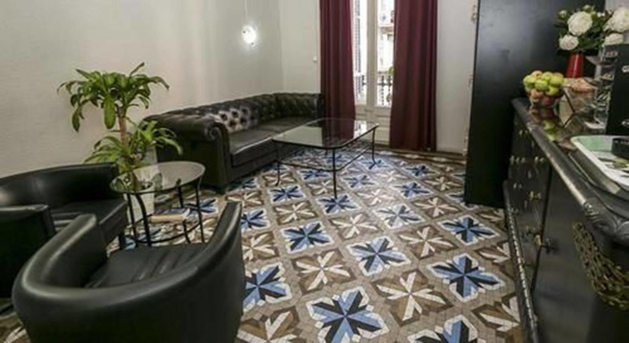Hostal Balmes Centro Barcelona Exterior photo