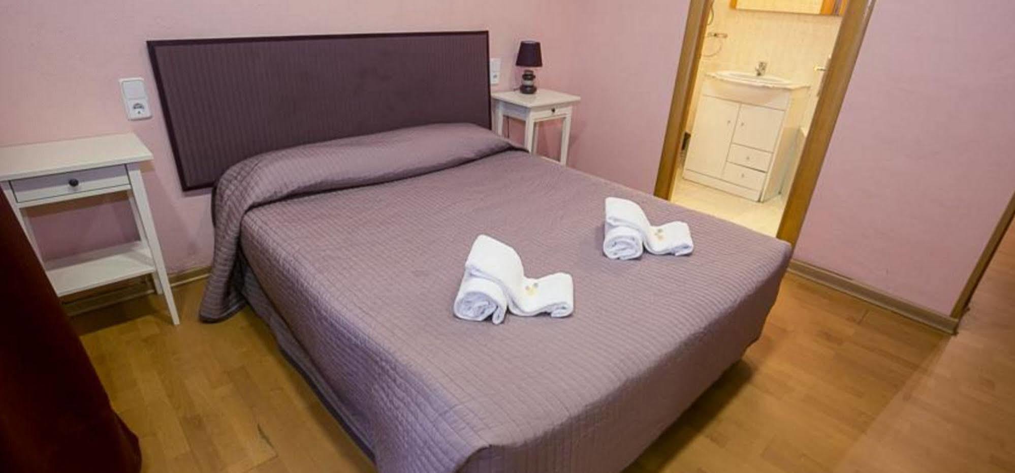 Hostal Balmes Centro Barcelona Exterior photo