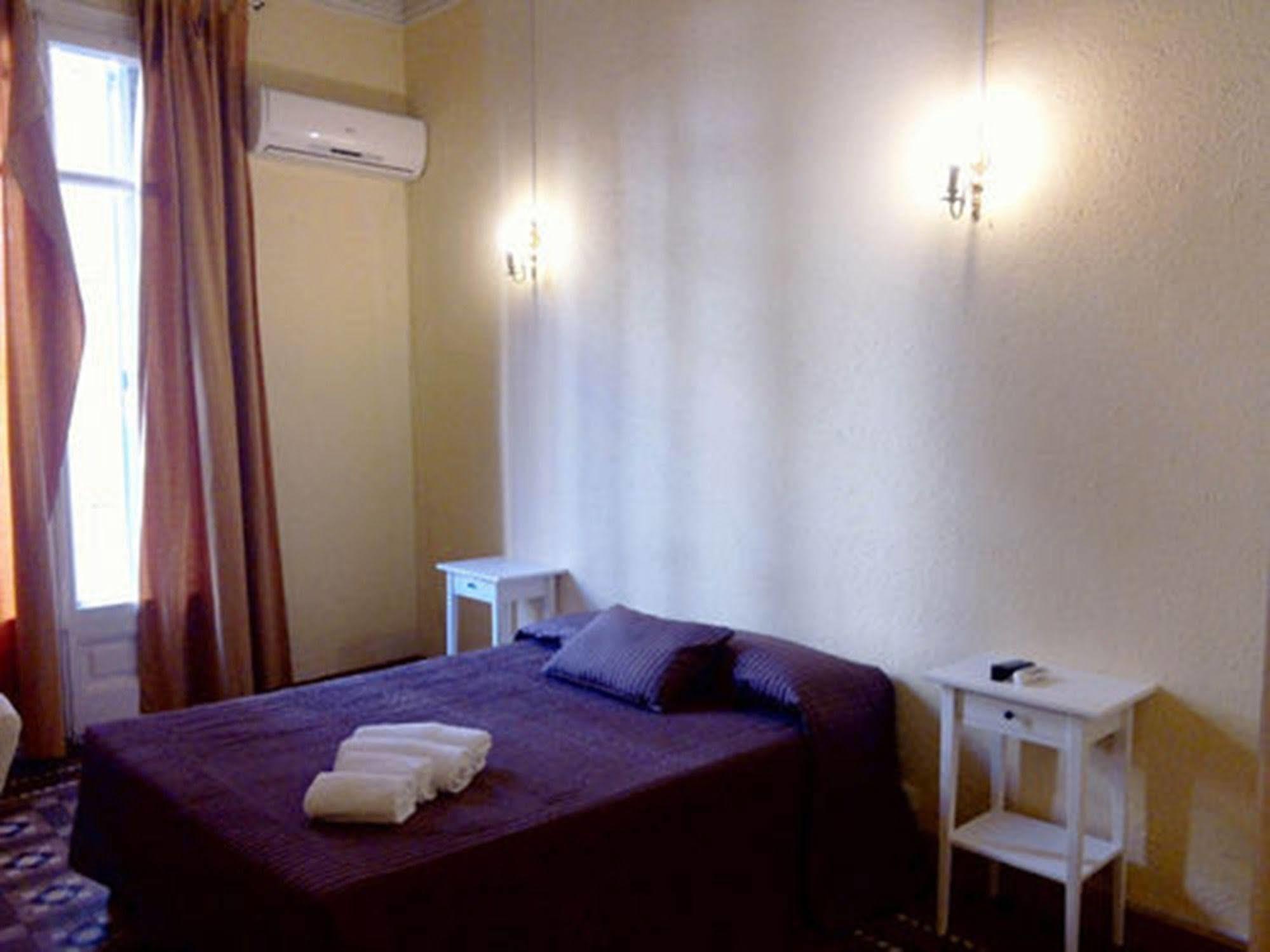 Hostal Balmes Centro Barcelona Exterior photo
