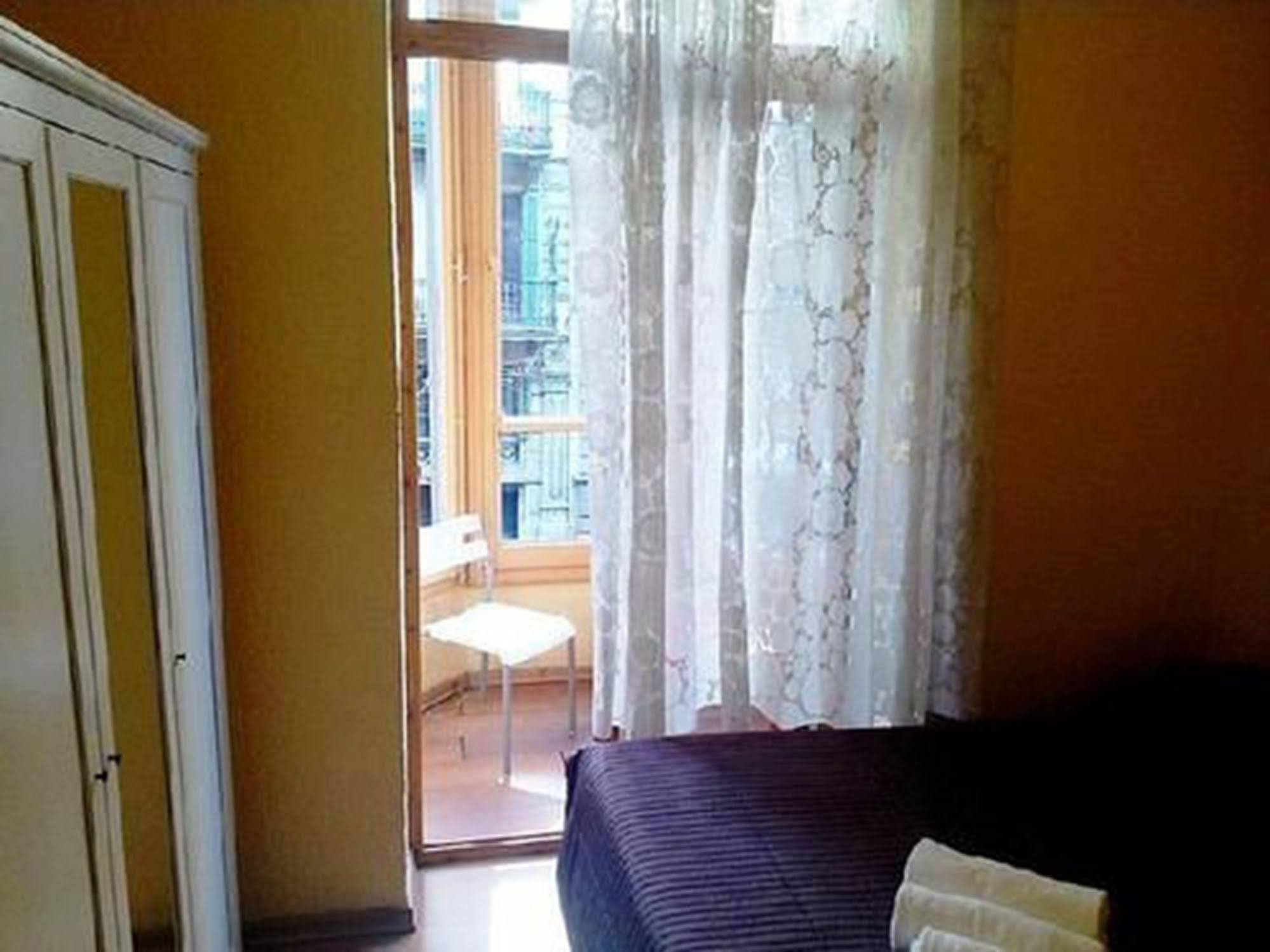 Hostal Balmes Centro Barcelona Exterior photo