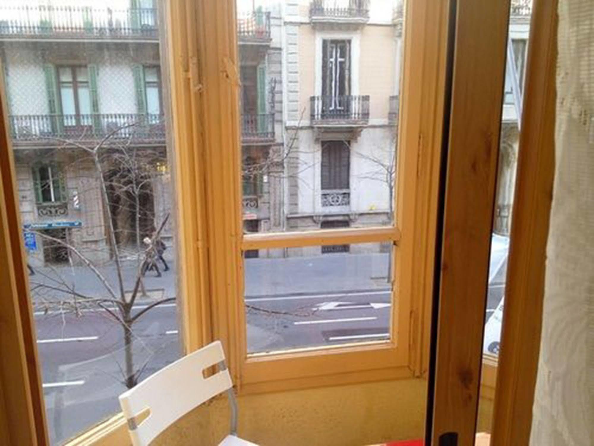 Hostal Balmes Centro Barcelona Exterior photo