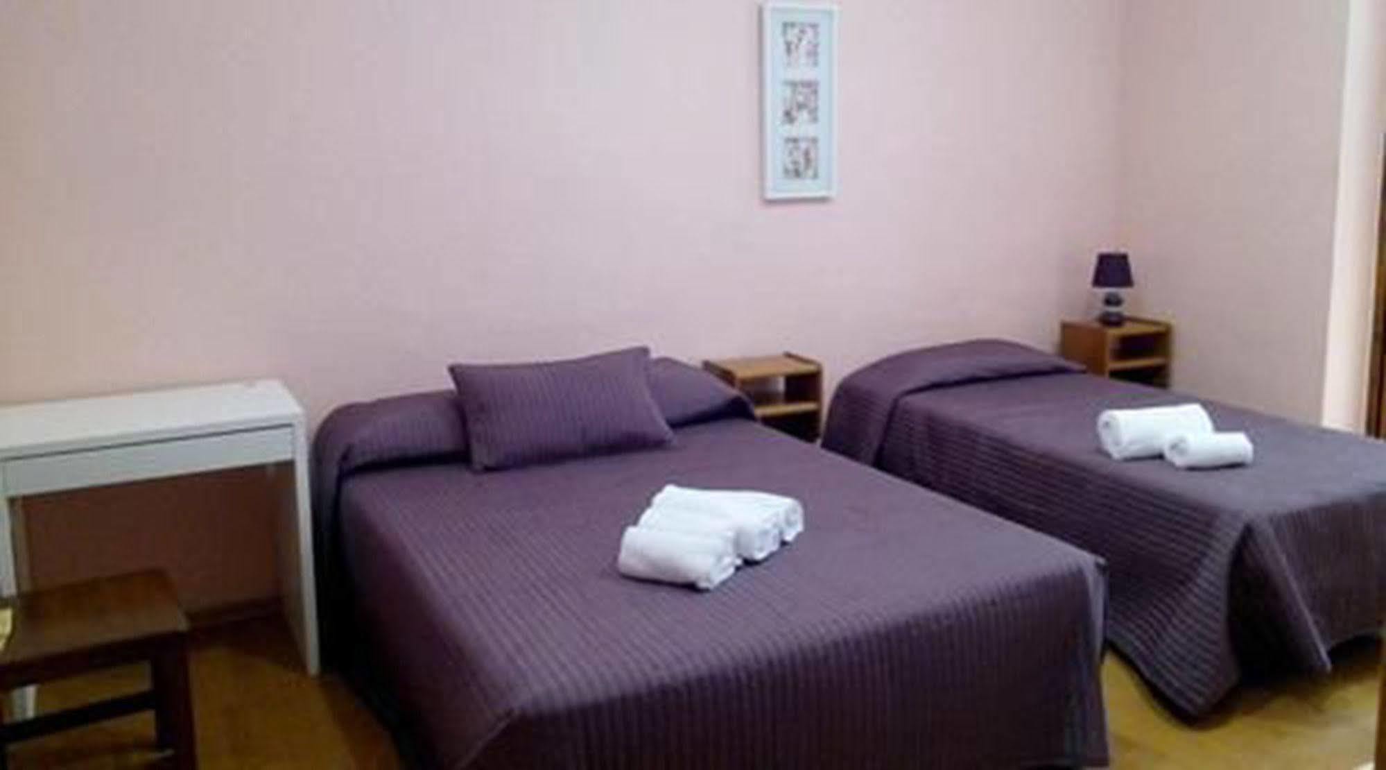 Hostal Balmes Centro Barcelona Exterior photo