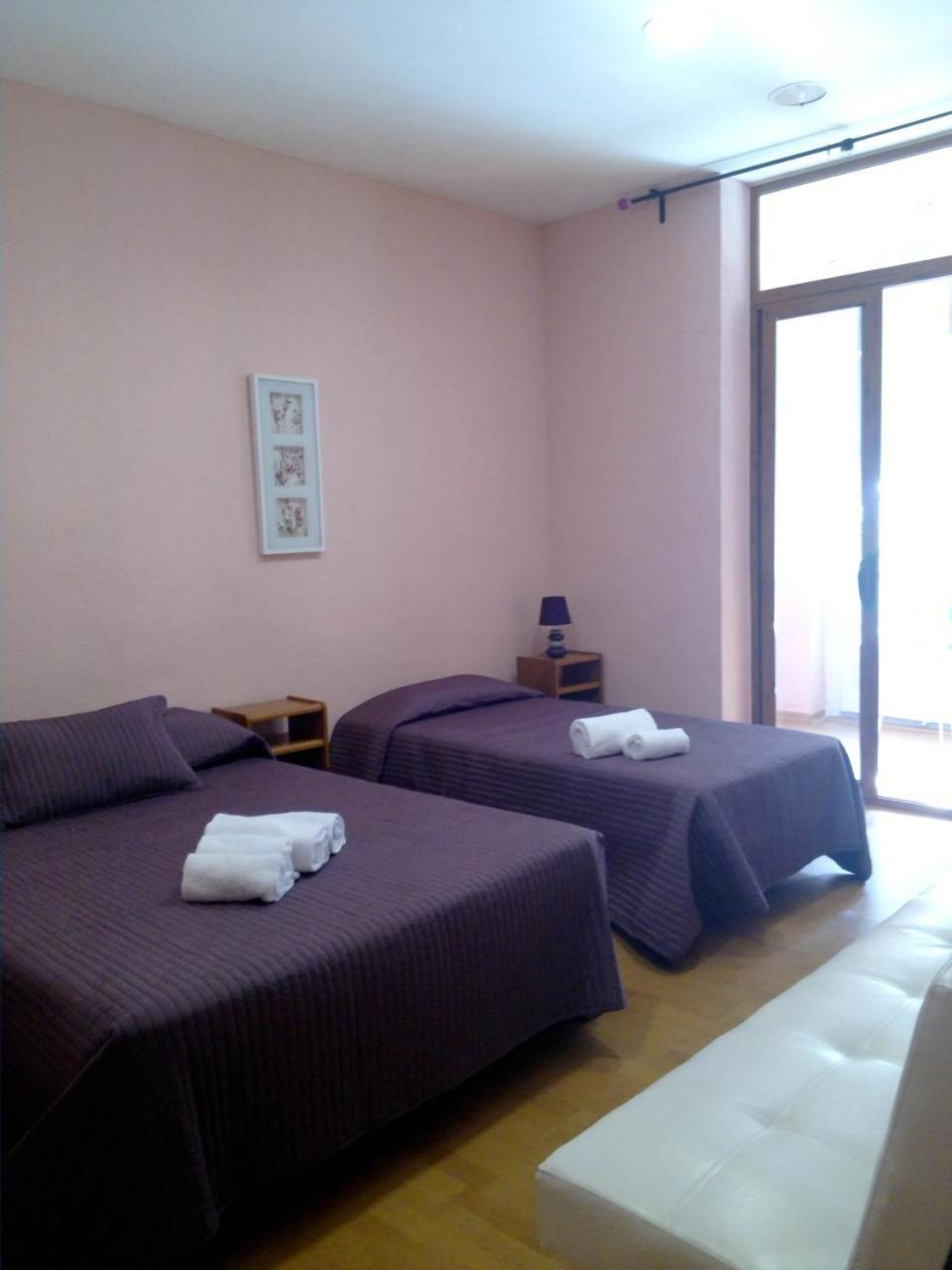 Hostal Balmes Centro Barcelona Exterior photo